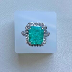 Elegant Silver and Green Gemstone Ring